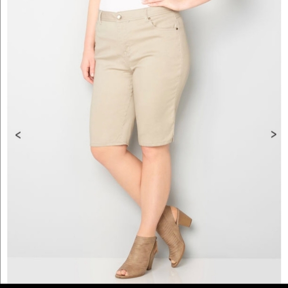 Avenue Khaki Bermuda Shorts Size 16 - Picture 1 of 5